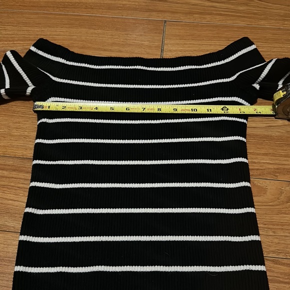 American Eagle Off Shoulder Sweater - Picture 3 of 6